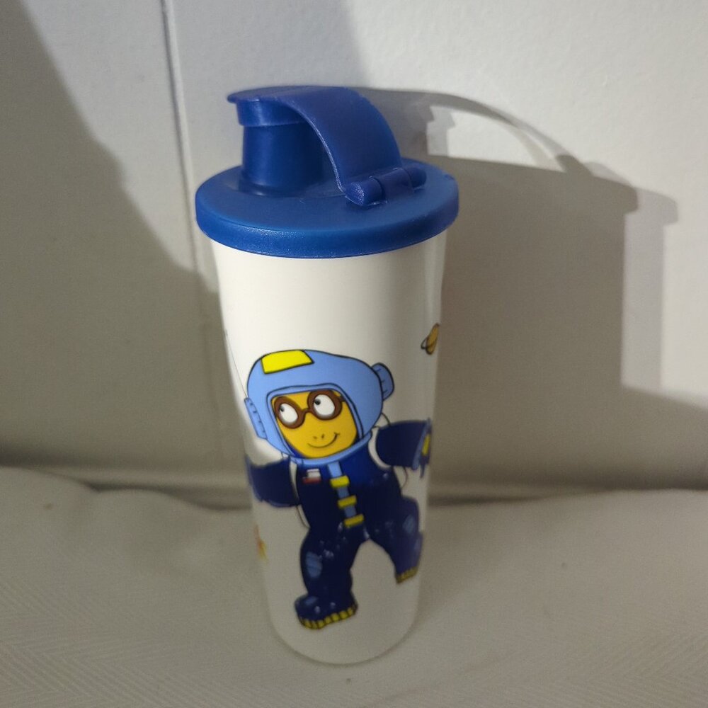 Arthur PBS Kids Space-Themed Plastic Tumbler with Flip-Top Lid Tupperware #I17